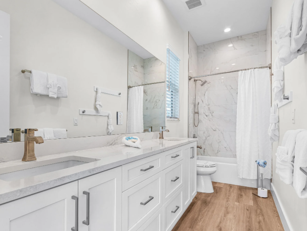 Fort Myers Beach Luxury Canal-Front Rental - 5 King Suites & Private Pool